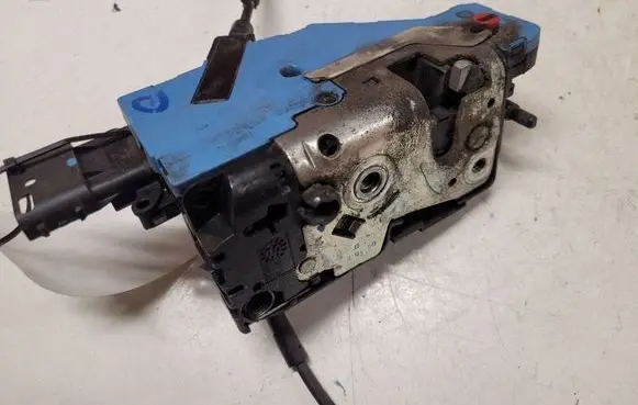 Peugeot 207 Rear door lock 24099158