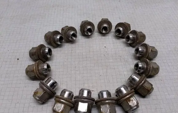 Toyota Corolla E120 E130 Nuts/bolts 