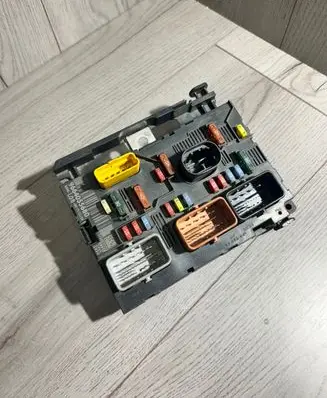 Citroen C4 I Picasso Fuse module 9664055680