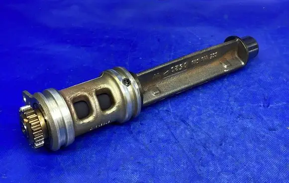Audi A5 Oil pump balance shaft 06H103331 EM6JS7002