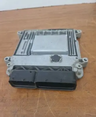 Hyundai i30 Engine control unit/module 391122B102 198320C 9001040164KC
