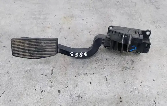 Opel Corsa D Accelerator throttle pedal 55702020