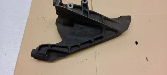 Volkswagen Transporter - Caravelle T5 Engine mounting bracket 7H0199370N