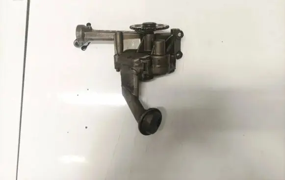Volkswagen Polo III 6N 6N2 6NF Oil pump 032115153c 032115109b