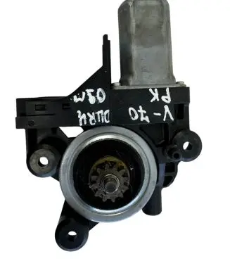Volvo V70 Front door window regulator motor 970713101 090213