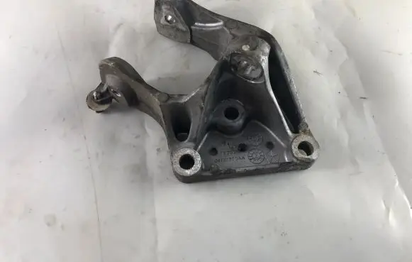 Chrysler Grand Voyager V Engine mounting bracket 04721570AA