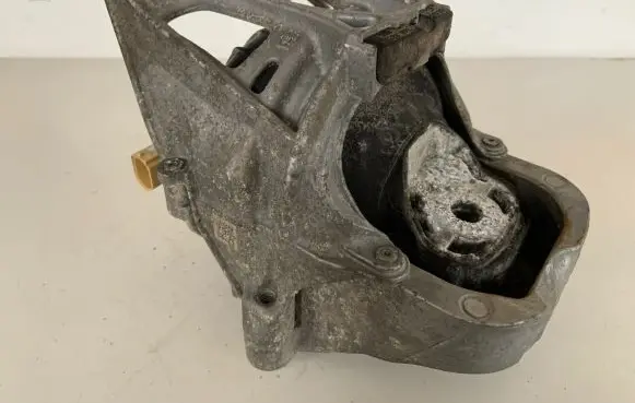 Audi Q7 4M Engine mount bracket 4M0199371FE