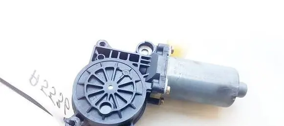 BMW 3 E46 Front door window regulator motor 676283620630 119142-xxx