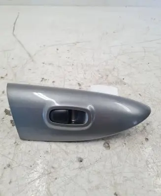 Nissan Juke I F15 Electric window control switch