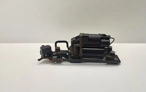 BMW 5 E60 E61 Air suspension compressor/pump 6777827 67778271 372367778271