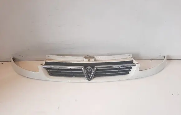 Opel Vivaro Front bumper upper radiator grill 8200233763 B563