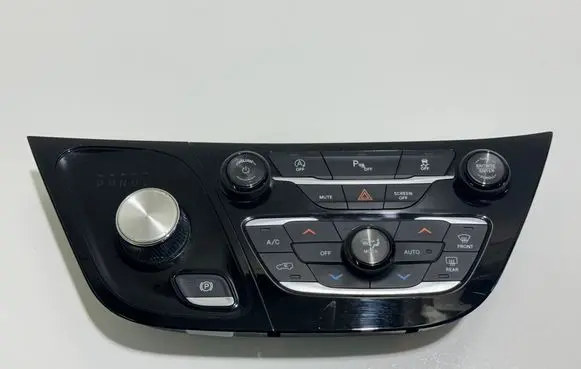 Chrysler Pacifica Climate control unit P6EV471X8AB T025810116