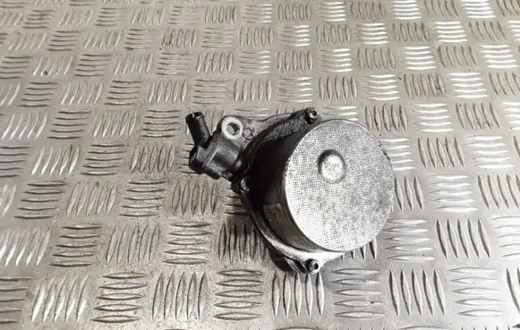 BMW 1 E81 E87 Vacuum pump 1166779123204 779123204 7791232
