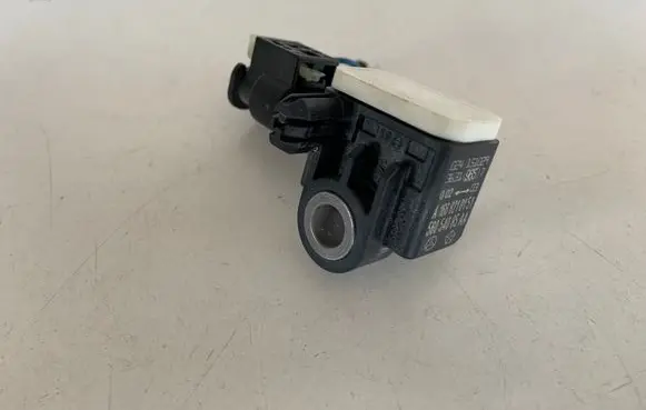 Mercedes-Benz CLA C117 X117 W117 Airbag deployment crash/impact sensor A1668210151