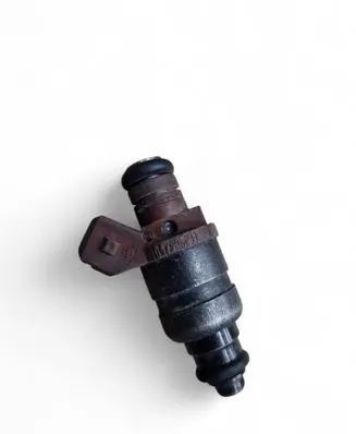 Skoda Fabia Mk1 (6Y) Fuel injector 04Z916031
