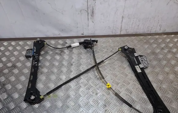Mercedes-Benz E A207 Front window lifting mechanism without motor A2077200546