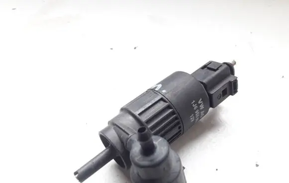 Volkswagen Golf IV Windscreen/windshield washer pump 1J6955651