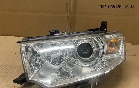 Mitsubishi L200 Headlight/headlamp
