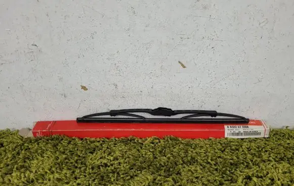 KIA Retona Windshield/front glass wiper blade Aa33367330a