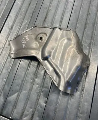 BMW 5 GT F07 Heat shield in engine bay 7233901