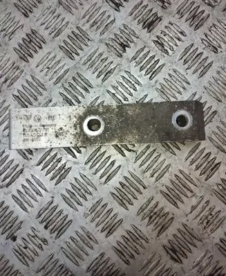 Audi Q7 4L Sway bar bush bracket, front 001023377 7L0411063B