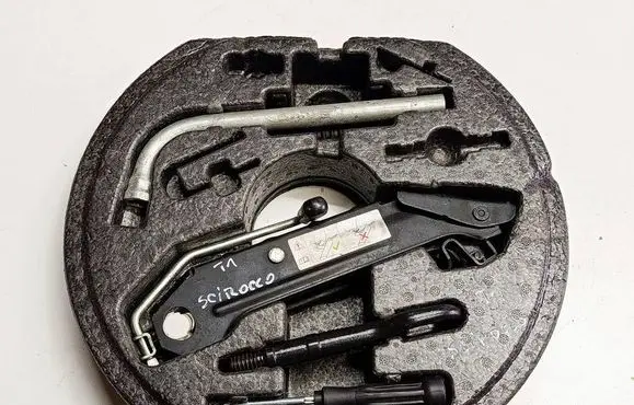 Volkswagen Scirocco Tool set 1K0012115FT1 1K0012115F 1K8010957