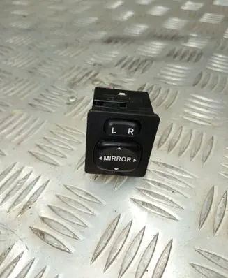Toyota Corolla Verso AR10 Wing mirror switch 183574