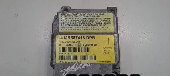 Mitsubishi Colt Engine control unit/module mr587416
