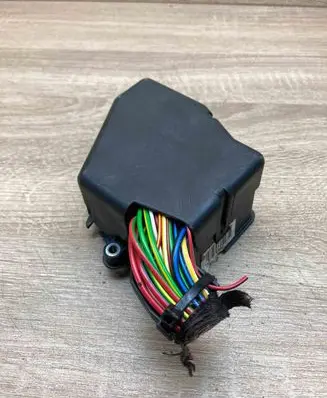 Volkswagen PASSAT B5 Fuse box set 2655752