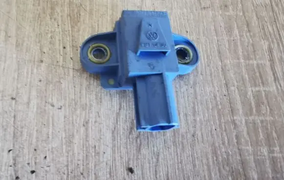 Volkswagen Golf V Airbag deployment crash/impact sensor 1K0955557A