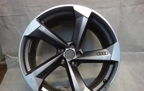 Audi Q8 R21 alloy rim 4M0601025M