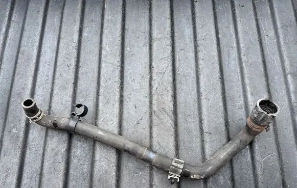 Engine coolant pipe/hose
