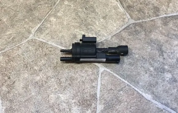 Mercedes-Benz E W212 Engine mount vacuum valve 0025407097