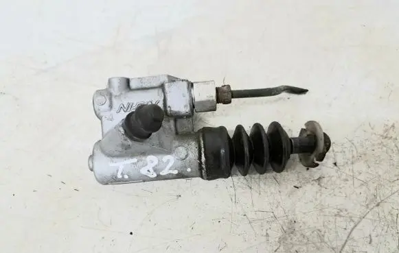 Honda FR-V Clutch slave cylinder 