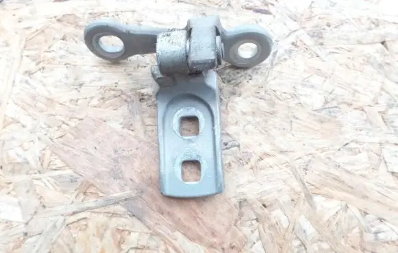 Opel Vectra C Front door upper hinge 268