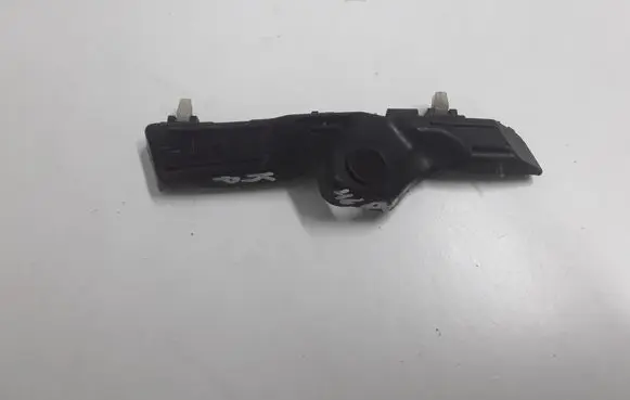 Front bumper mounting bracket