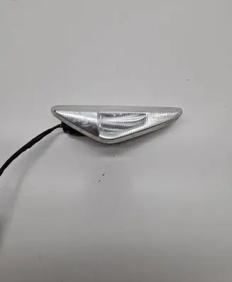 BMW X5 E70 Front fender indicator light 65137171007 7171007 0218100
