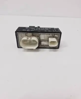 Skoda Octavia Mk1 (1U) Coolant fan relay 1J0919506M 898967000