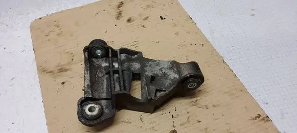 Volkswagen Transporter - Caravelle T5 Gearbox mounting bracket 7H0711781D