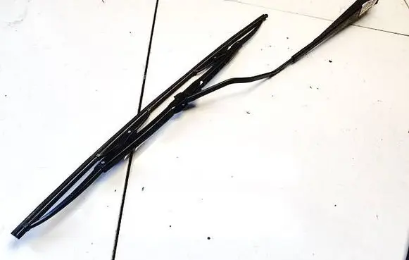 Front wiper blade arm