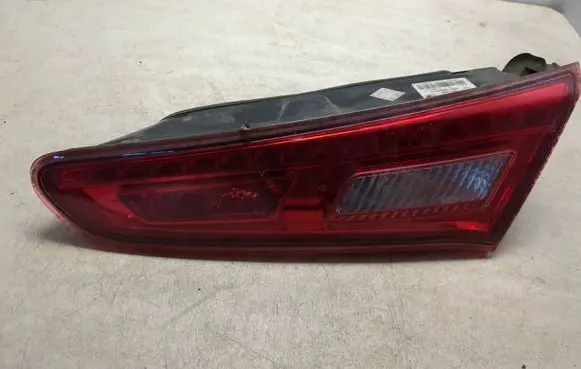 Alfa Romeo Giulietta Tailgate rear/tail lights 50513400