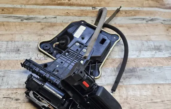 Chrysler Grand Voyager V Sliding door lock 3041095