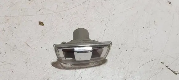 Opel Meriva B Front fender indicator light 13252455 13252456