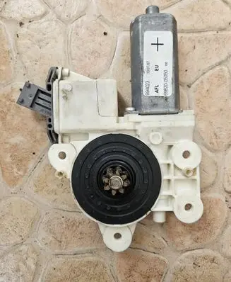 Toyota Avensis T250 Front door window regulator motor 992045100 999060102 1020707921788