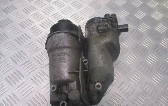 Volvo V70 Oil filter mounting bracket 08642839