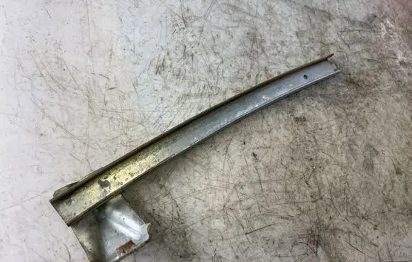 Mitsubishi Pajero Sport I Front door windshield rail 