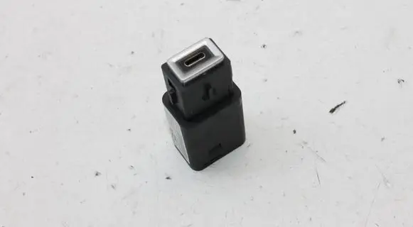 Peugeot 2008 II USB socket connector 98313506DX