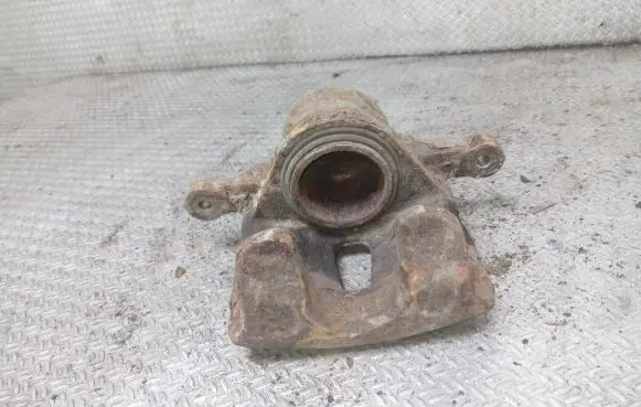 Hyundai i30 Front brake caliper
