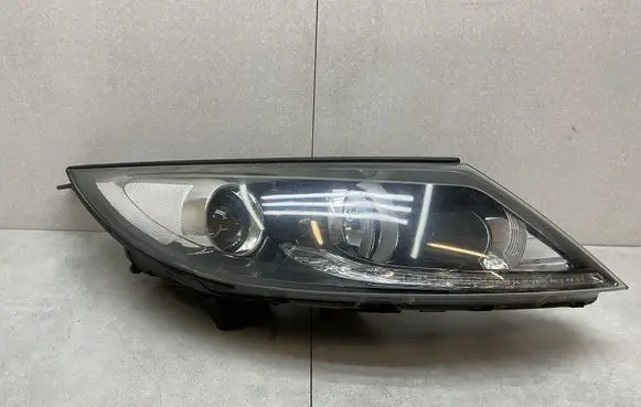 KIA Sportage Headlight/headlamp 921023U310