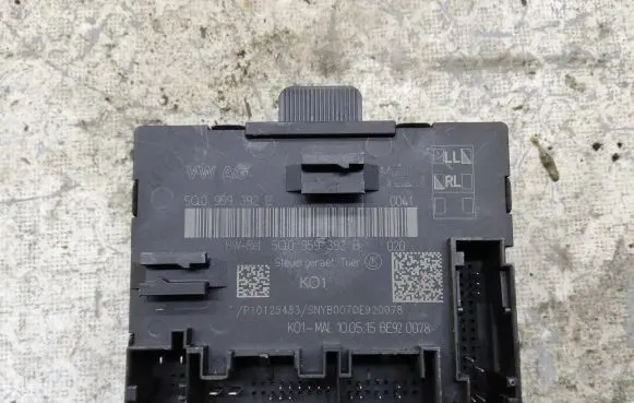 Volkswagen Golf Sportsvan Door control unit/module 5Q0959392B 5Q0959392E
